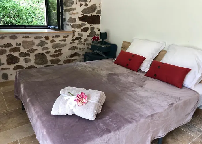 Grange Gaïa Sur Rivière Hébergement de vacances Taussac